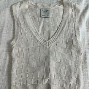 Abercrombie & Fitch Women's Cream Checker Knit V-Neck Sweater Vest
